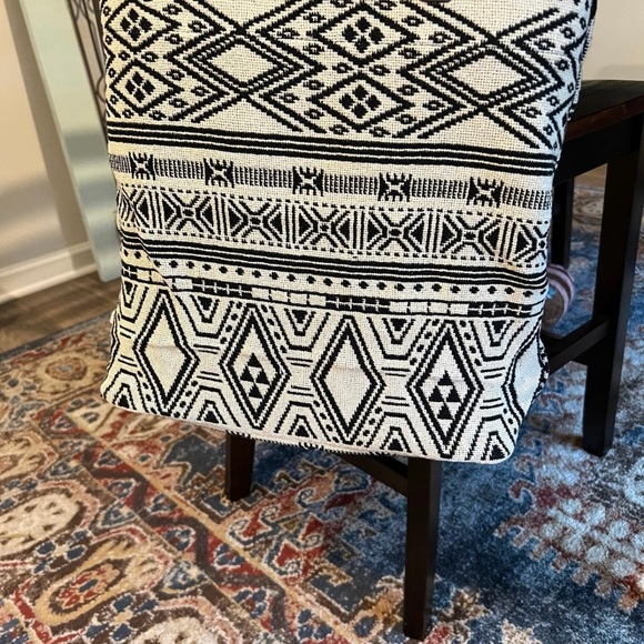 Thirty One Reversible Tote in Rio Weave - Picture 10 of 13